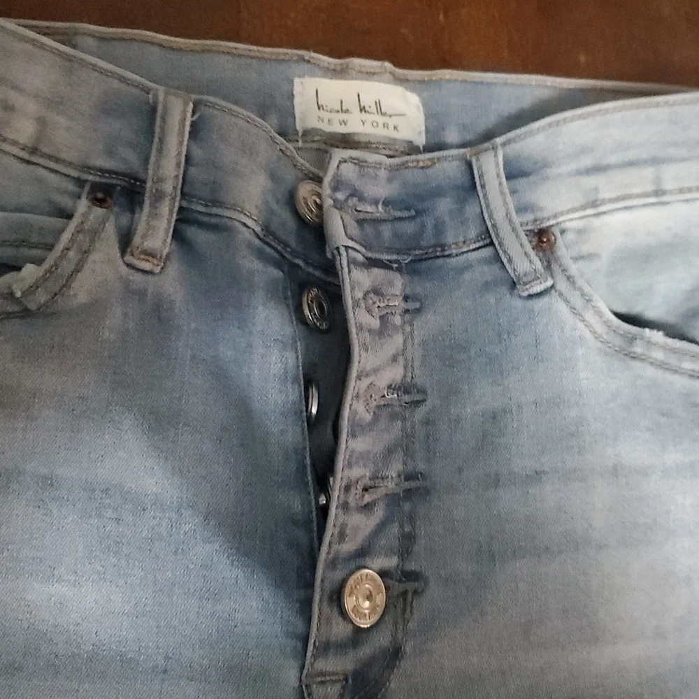 Nicole Miller High Rise Lt. Blue, Size 8, 5 Pocket Style, Button Fly Jeans. - Picture 2 of 10